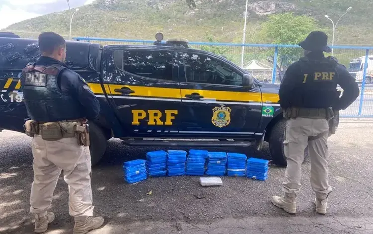 PRF apreende 58 kg de cocaína em veículo e prende traficante em Jequié