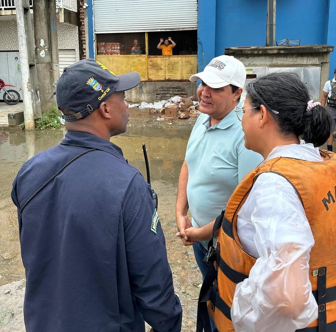 PREFEITO EURES RIBEIRO SE MOBILIZA VISITA E DÁ ASSISTÊNCIA A MORADORES DOS BAIRROS AFETADOS PELAS CHUVAS