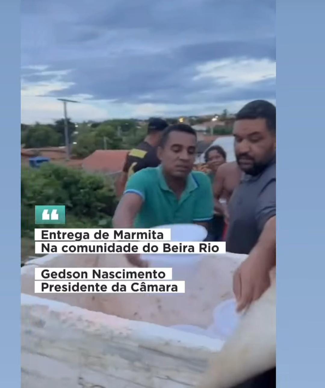 ATO DE SOLIDARIEDADE. VEREADOR PRESIDENTE DA CÂMARA DE BOM JESUS DA LAPA FAZ DOAÇÃO DE MARMITAS PARA MORADORES AFETADOS PELAS CHUVAS