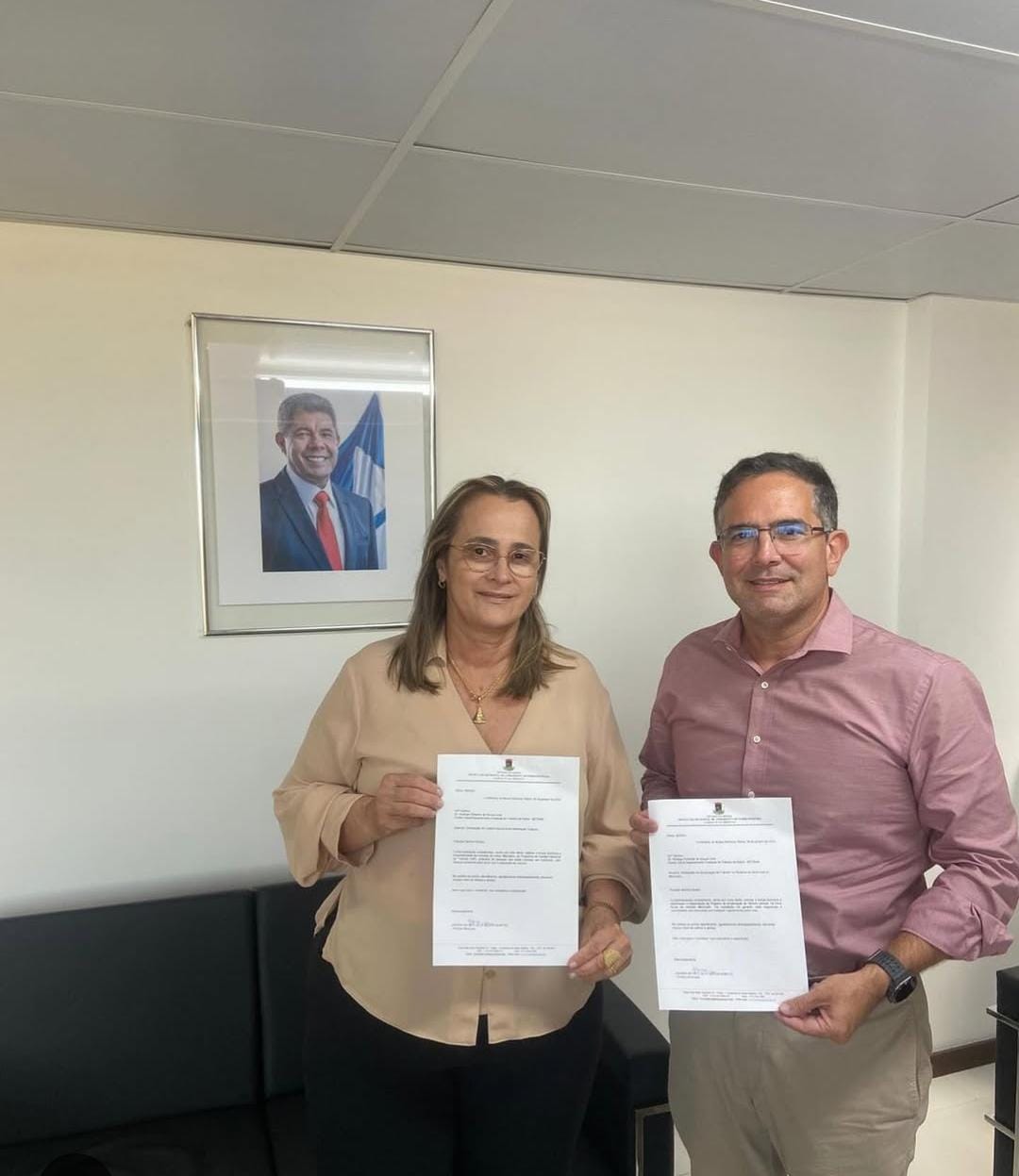A PREFEITA JOANINA SAMPAIO EM SALVADOR SEGUE FIRME EM BUSCA DE RECURSOS PARA A CIDADE DE LIVRAMENTO DE NOSSA SENHORA.
