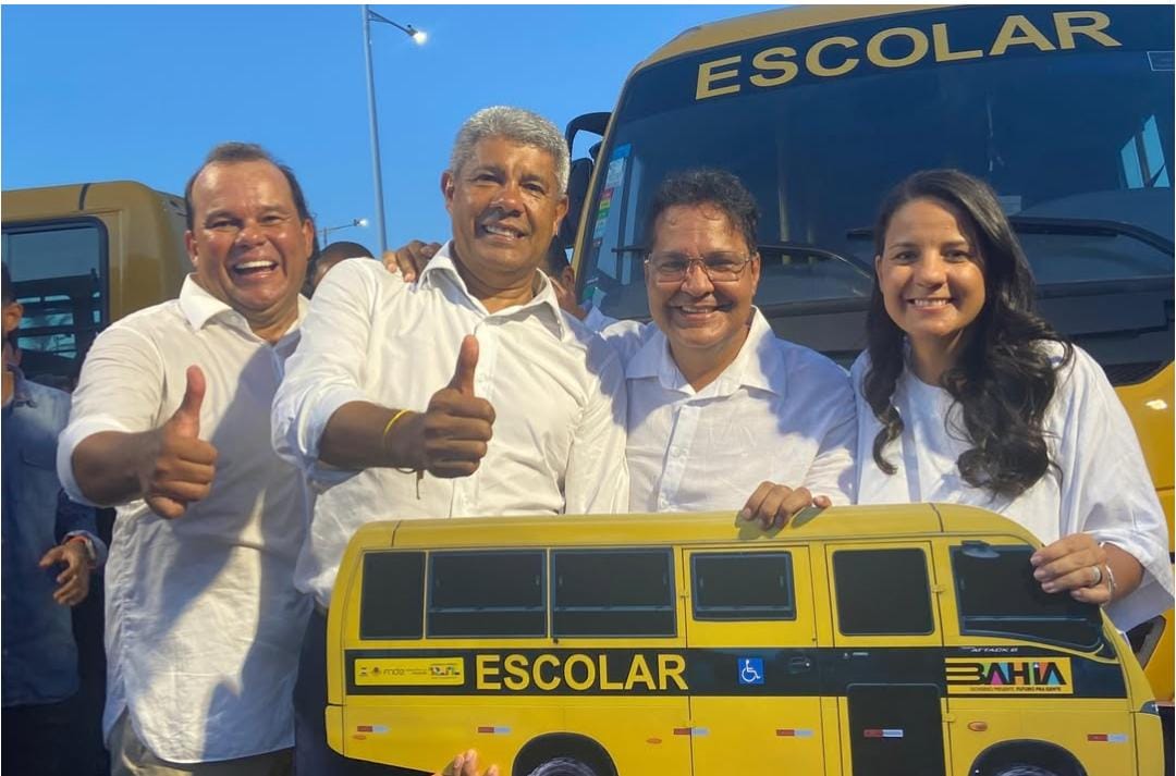 BOM JESUS DA LAPA É CONTEMPLADA ATRAVÉS DO GOVERNO DO ESTADO COM UMA AMBULÂNCIA DO SAMU E UM ÔNIBUS ESCOLAR.
