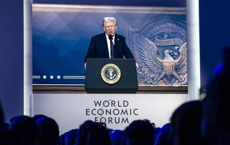 Trump pede redução de juros e critica Biden no Fórum Econômico Mundial