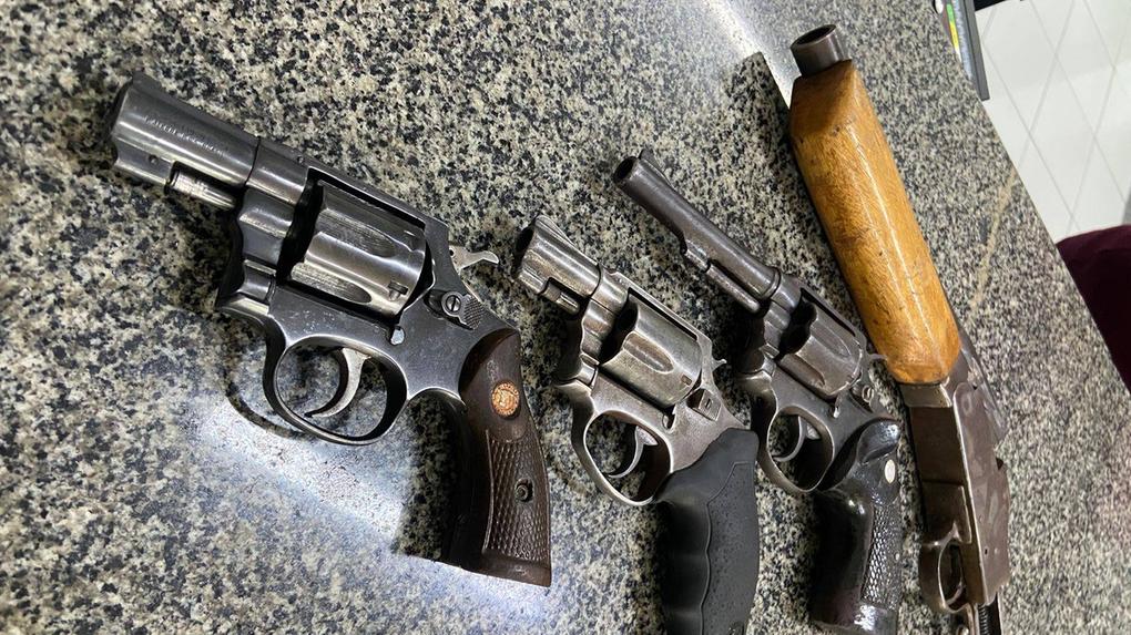 Homem é preso após furtar quatro armas em agência bancária em Brumado