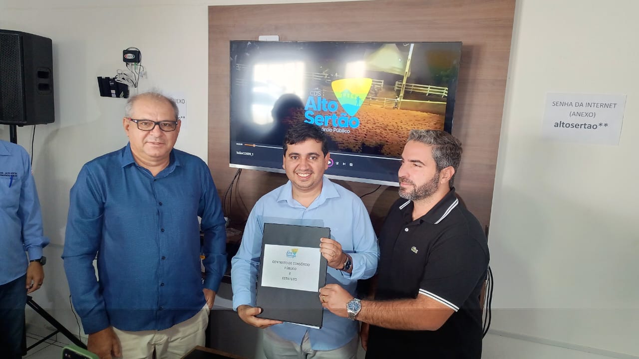 PREFEITO DE URANDI WARLEI E PREFEITO DE RIACHO DE SANTANA SÃO ELEITOS PRESIDENTE E VICE DO CONSÓRCIO DO ALTO SERTÃO PARA O BIÊNIO 2025/2026.