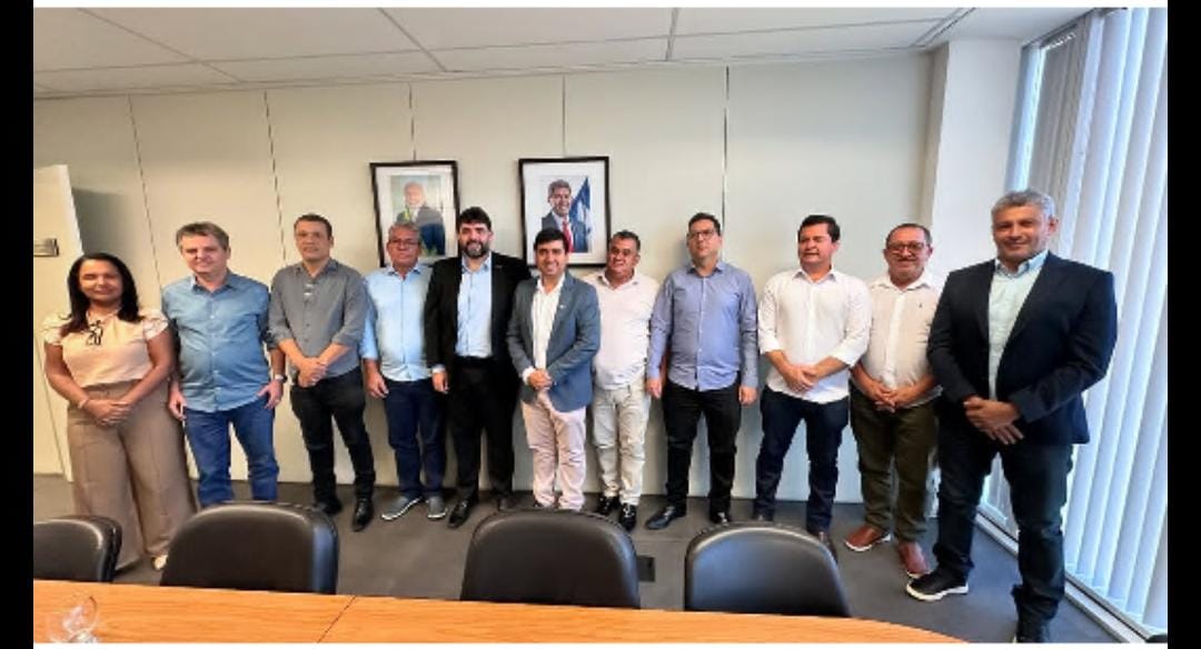 O PREFEITO DE URANDI E PRESIDENTE DO CONSÓRCIO DO ALTO SERTÃO CUMPRE AGENDA EM SALVADOR PARA TRATAR DE ASSUNTOS IMPORTANTES PARA OS MUNICÍPIOS DO ALTO SERTÃO.