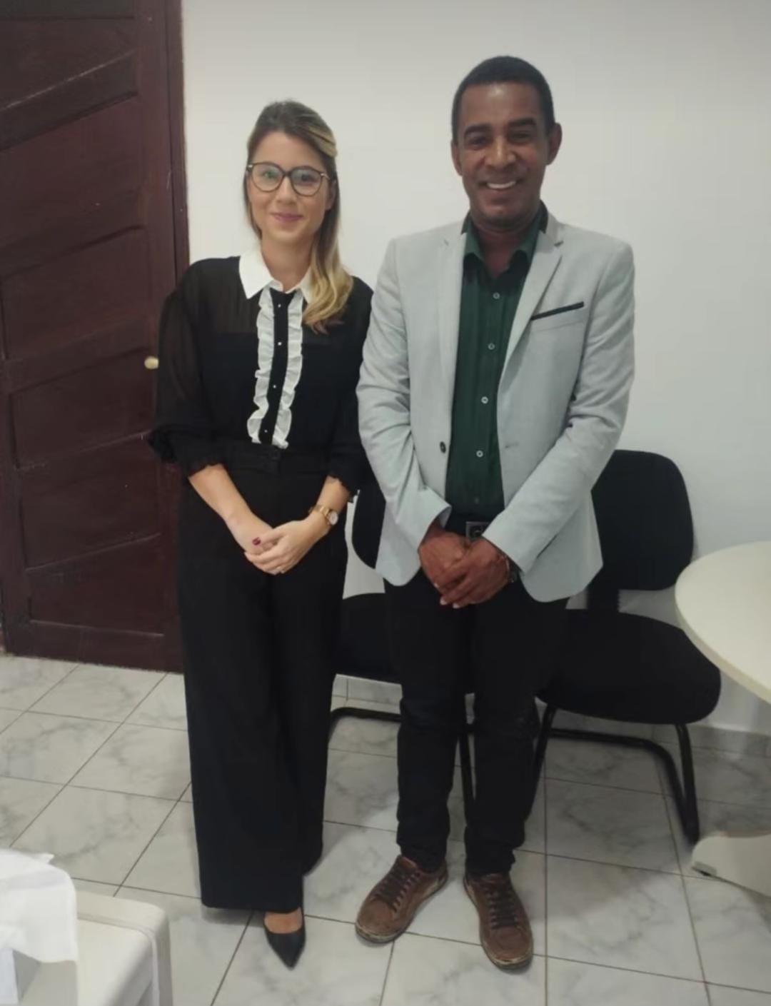 VEREADOR E PRESIDENTE DA CÂMARA DE VEREADORES DE BOM JESUS DA LAPA GEDSON NASCIMENTO SE REÚNE COM PROMOTORA DE JUSTIÇA. E DIALOGA SOBRE ASSUNTOS IMPORTANTES PARA O MUNICÍPIO.