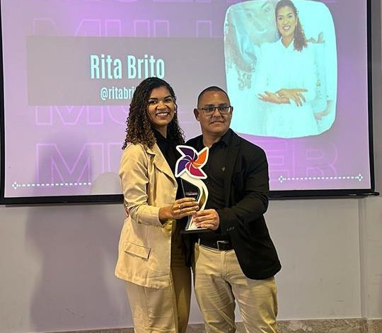 Rita Brito é premiada no Prêmio Empreendedoras Baianas 2025 no segmento Beleza