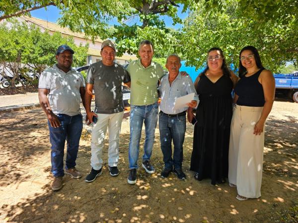 Deputado Charles Fernandes entrega equipamentos agrícolas para comunidades rurais da região.