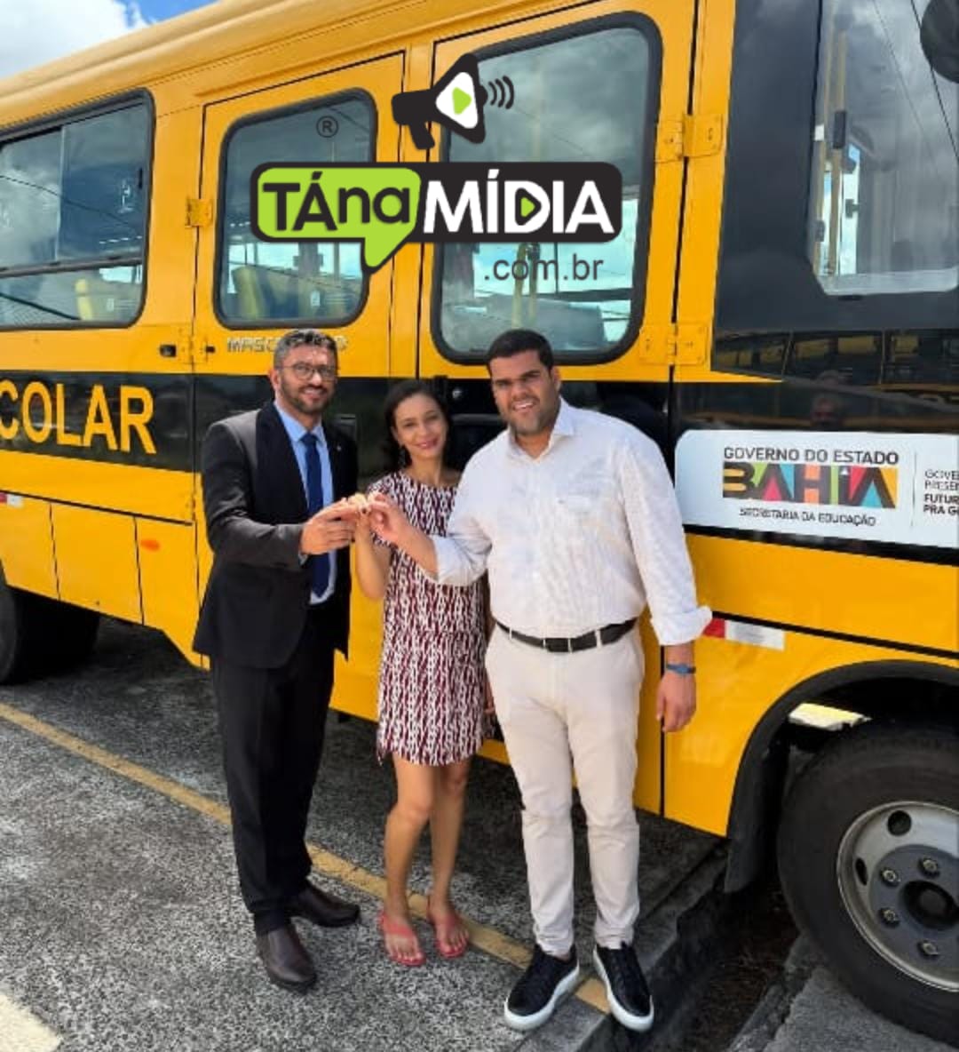 PREFEITO TEDEUZINHO PRATES CUMPRE AGENDA EM SALVADOR E IBIASSUCÊ É CONTEMPLADA COM ÔNIBUS ESCOLAR