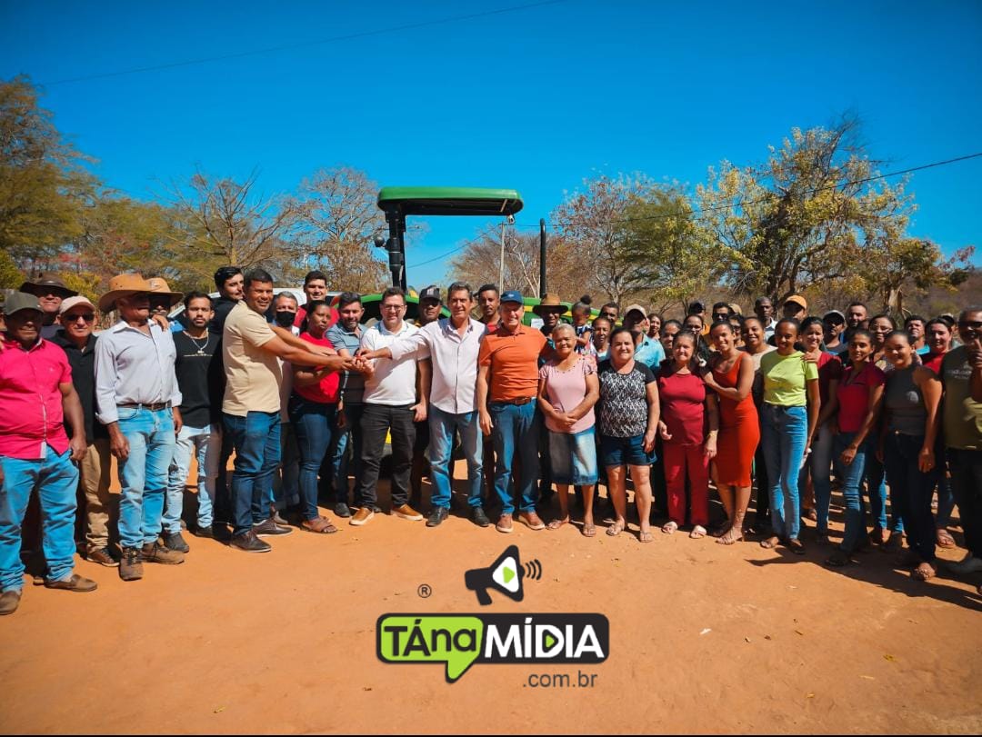 PREFEITO DR RICARDO EM PARCERIA COM O DEPUTADO FEDERAL CHARLES FERNANDES ENTREGA IMPLEMENTO AGRÍCOLA PARA COMUNIDADE RURAL DE TANQUE NOVO