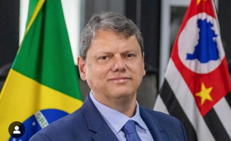Em conversas reservadas, Tarcísio avisa que está fora da disputa presidencial em 2026, diante de uma direita fragmentada