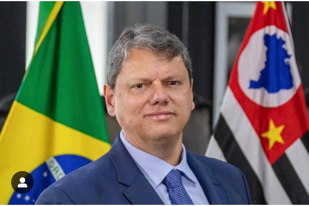 Em conversas reservadas, Tarcísio avisa que está fora da disputa presidencial em 2026, diante de uma direita fragmentada