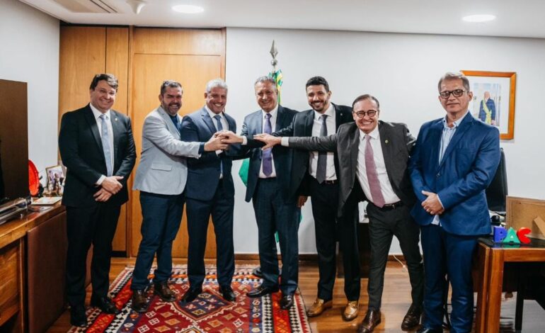 LIDERANÇAS DE GUANAMBI SE REÚNEM COM MINISTRO RUI COSTA PARA DISCUTIR PROJETOS PARA A CIDADE