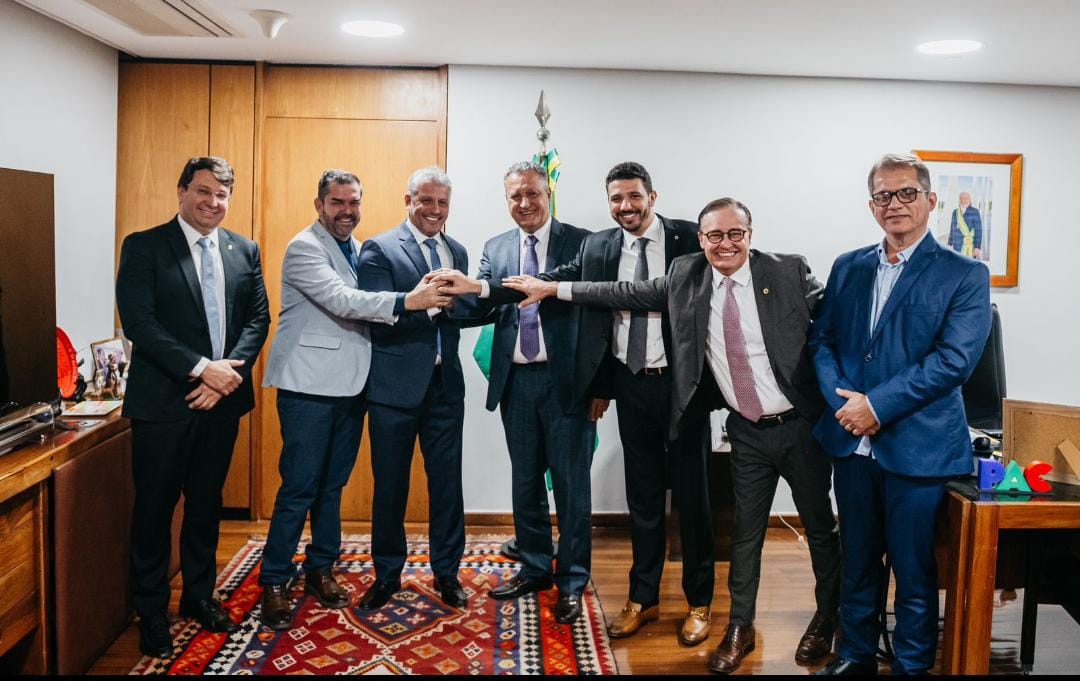 LIDERANÇAS DE GUANAMBI SE REÚNEM COM MINISTRO RUI COSTA PARA DISCUTIR PROJETOS PARA A CIDADE