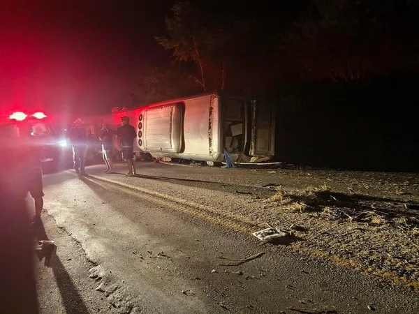 Acidente com ônibus que saiu de Brumado deixa ao menos 13 mortos na BR-423, em Pernambuco