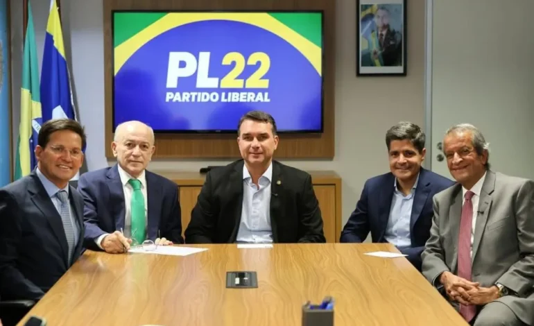ACM Neto se reúne com Flávio Bolsonaro e discute possível aliança eleitoral na Bahia