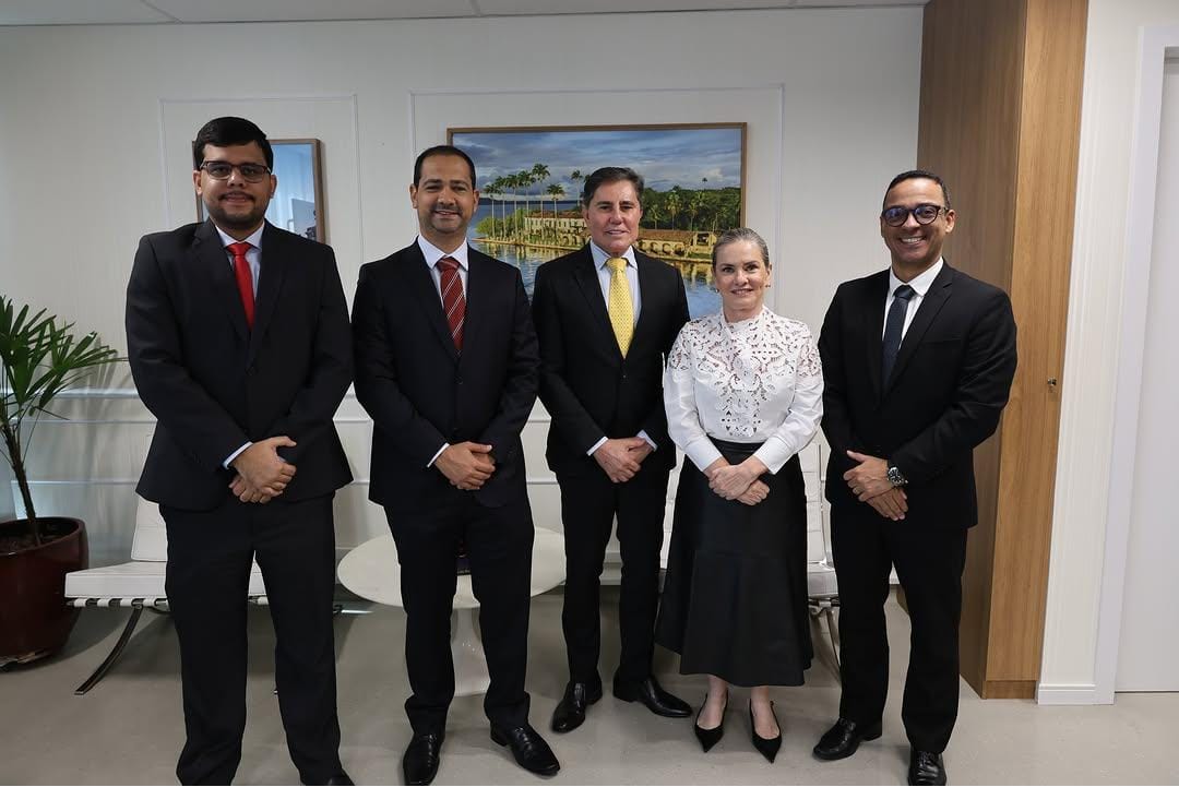 Vice Prefeito de Caculé Wilian Lima participa de importante audiência no Tribunal de Justiça da Bahia junto com Deputada Ivana Bastos